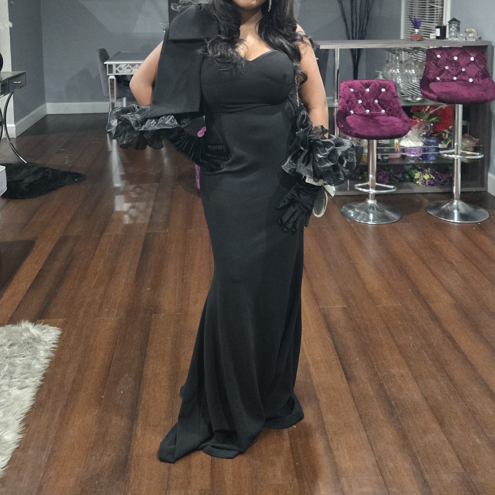 Elegant Black Evening Gown